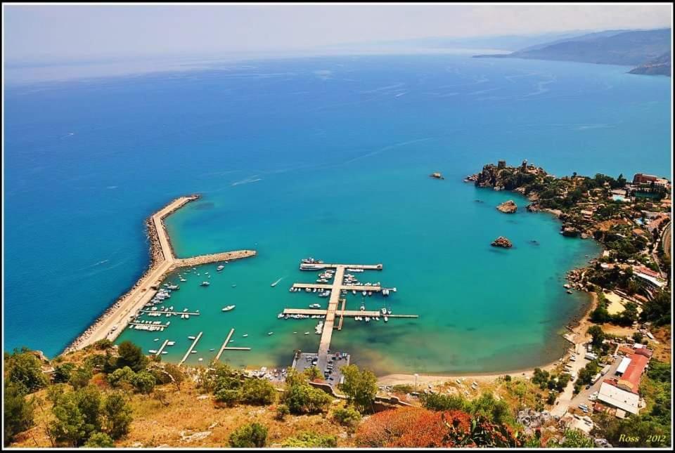 Апартаменты Kalura Sea House Чефалу Экстерьер фото